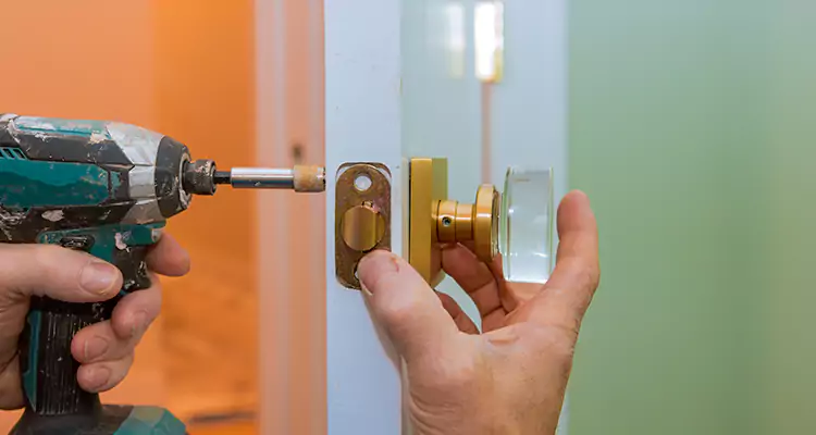 Broken Door Knob Fix in Cooper City, FL